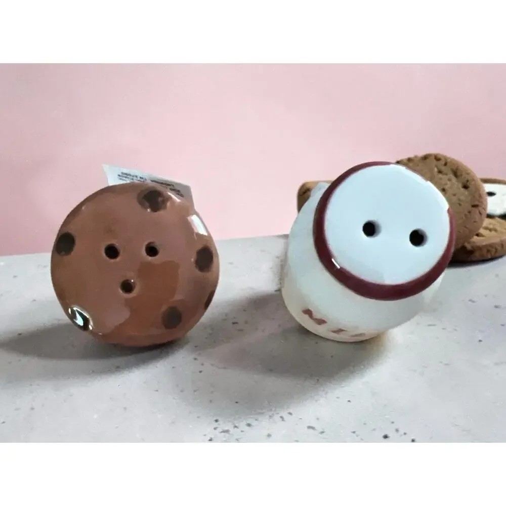 Cracker Barrel Milk And Cookies Salt And Pepper Shakers Holiday 2025 Christmas